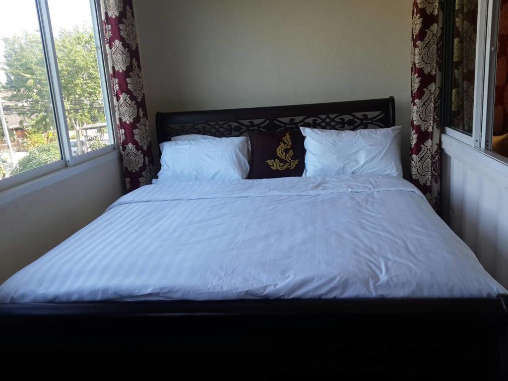 Farsai Homestay Lop Buri Zewnętrze zdjęcie