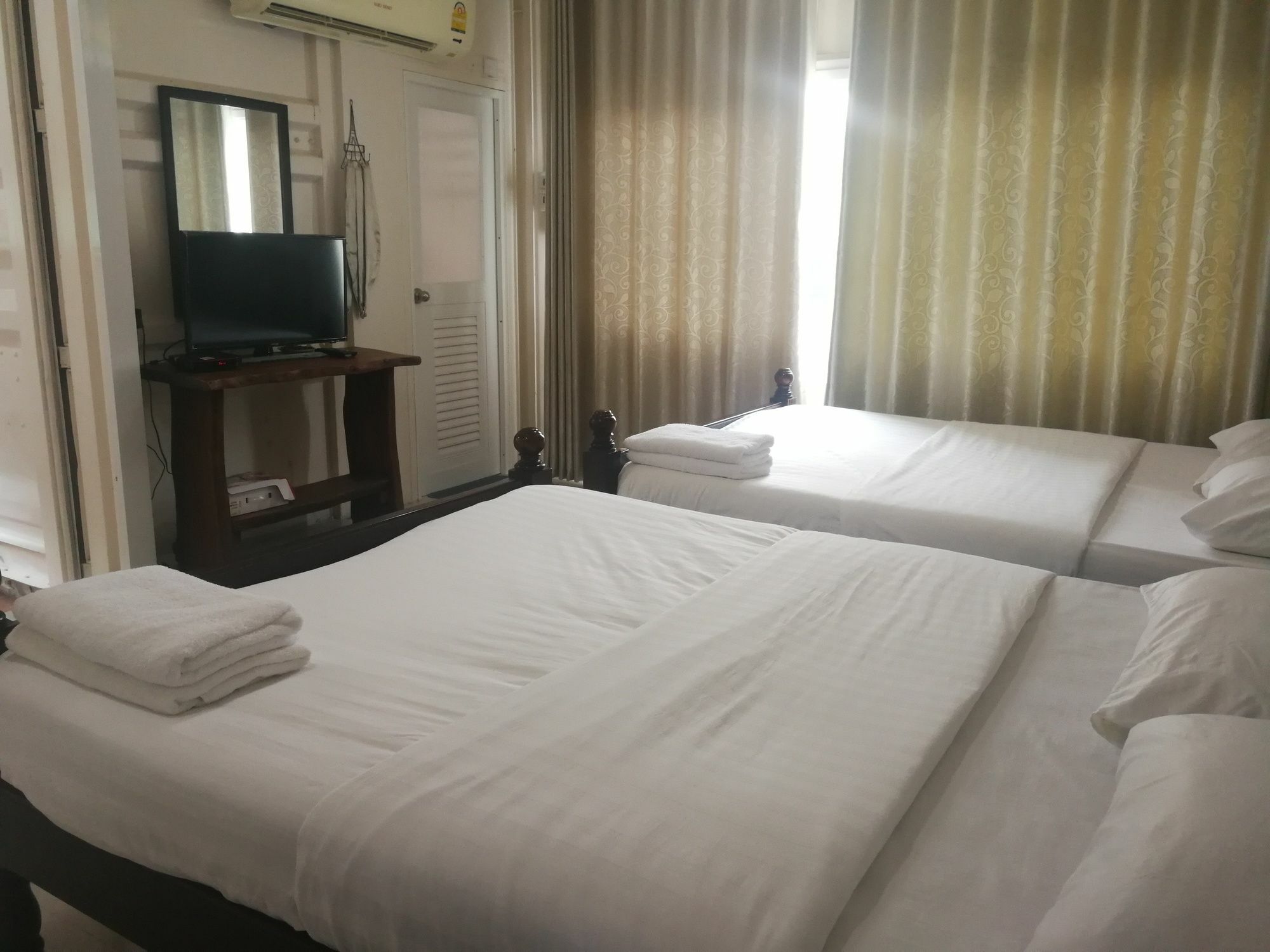 Farsai Homestay Lop Buri Zewnętrze zdjęcie
