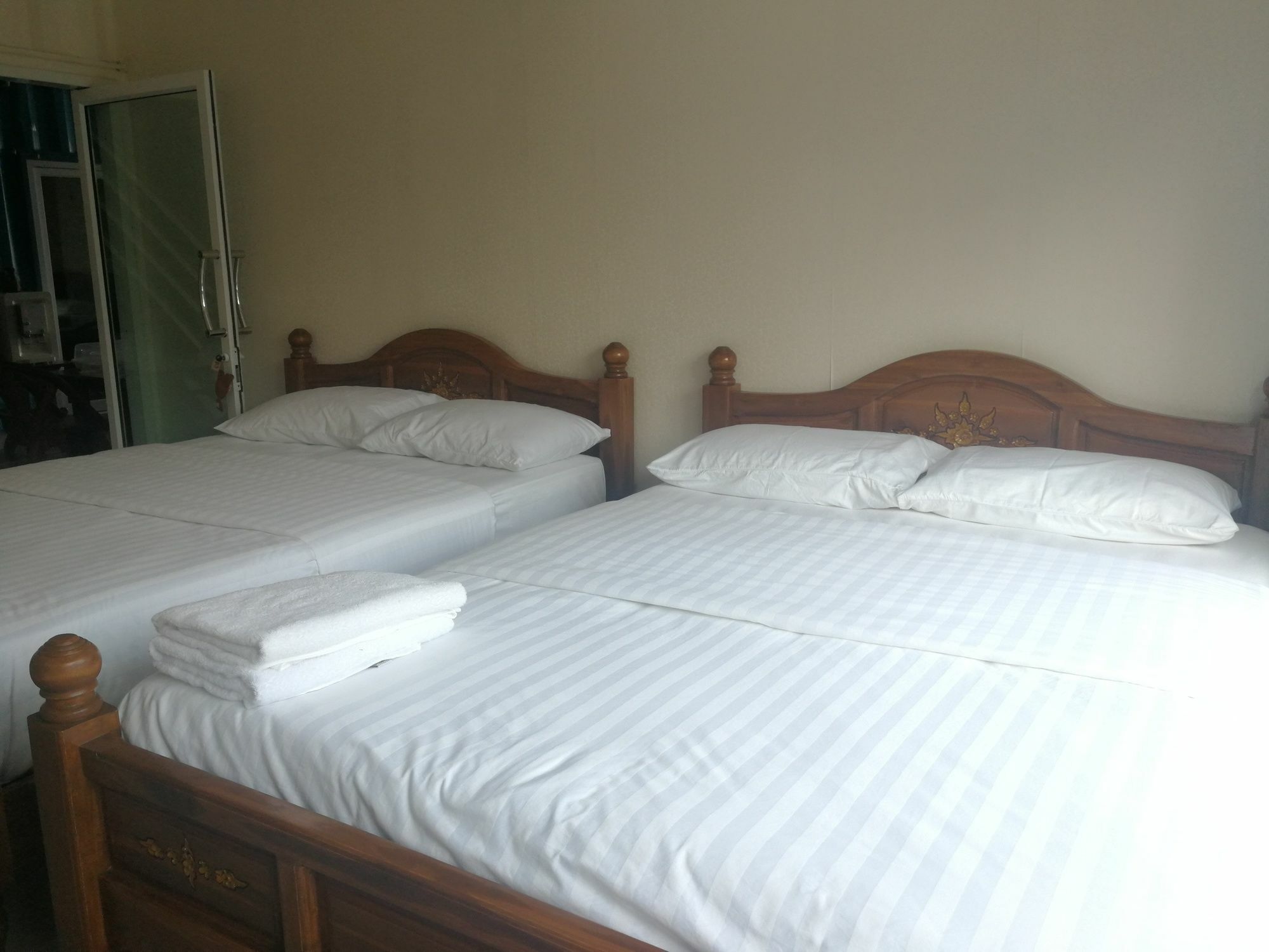 Farsai Homestay Lop Buri Zewnętrze zdjęcie